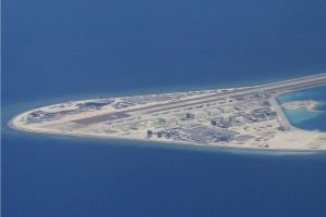 中国军事杂志警告：中国的南海军事基地&ldquo;易受攻击 在战争中毫无用处&rdquo;